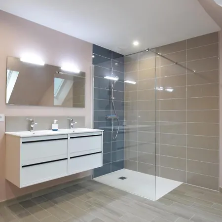 4 Bedroom In *