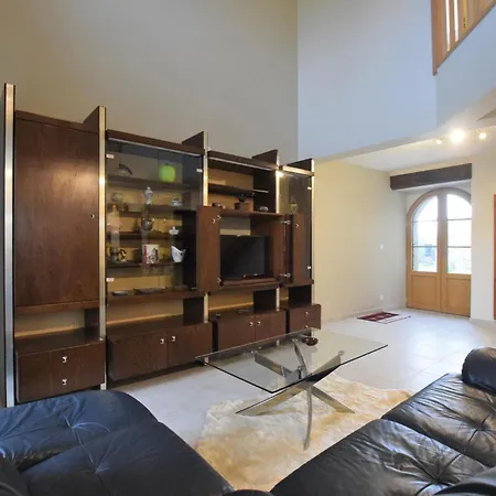 4 Bedroom In *