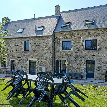 4 Bedroom In Holiday home *